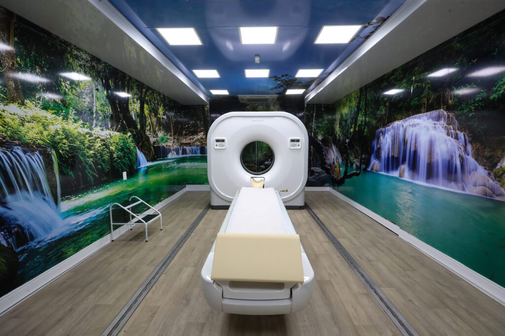 Interior climatizado da unidade de tomografia